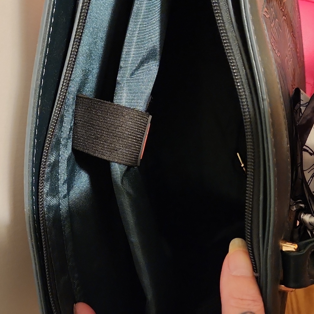 🔥Chic Teal Embossed 17" Laptop Tote with Bow Accent - Picture 3 of 5